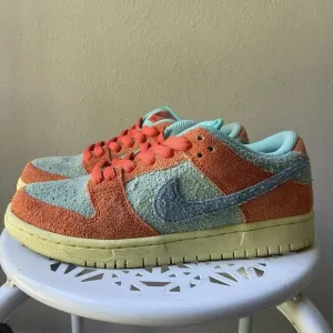 Mens Size 5/ Women's Size 7 - Nike Dunk‎ SB Low Orange Emerald Rise