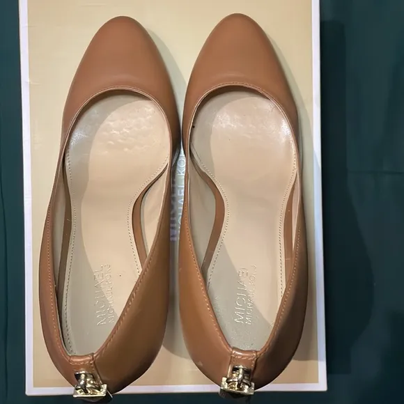 Michael Kors Antoinette Leather Pump- size 7.5