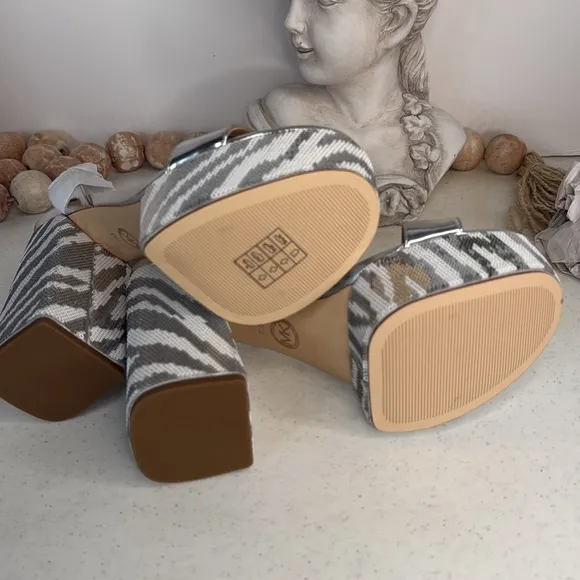 Michael Kors Ashton Sequin Zebra Print Platform Sandals Sz 7.5