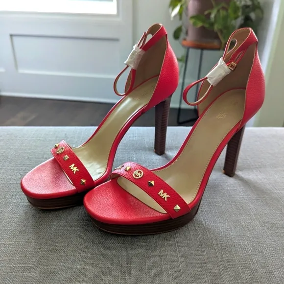 Michael Kors Margot Platform Tumbled Faux Leather Size 8.5 M