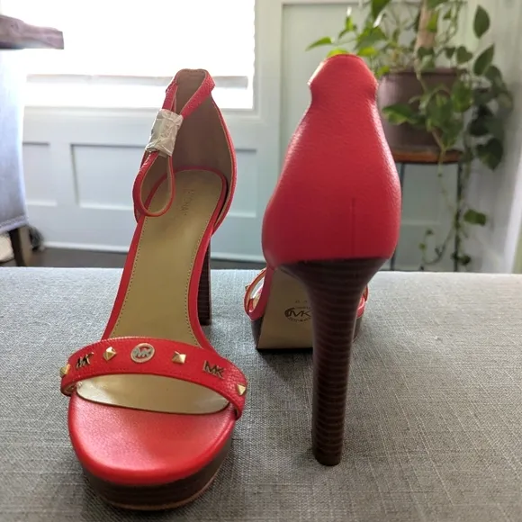 Michael Kors Margot Platform Tumbled Faux Leather Size 8.5 M