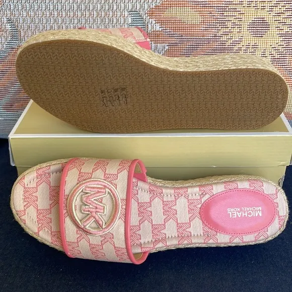 MICHAEL KORS SADLER WEDGEMK OUTLINE JQD/EMB MKTEA ROSE49S3SDFA1Y