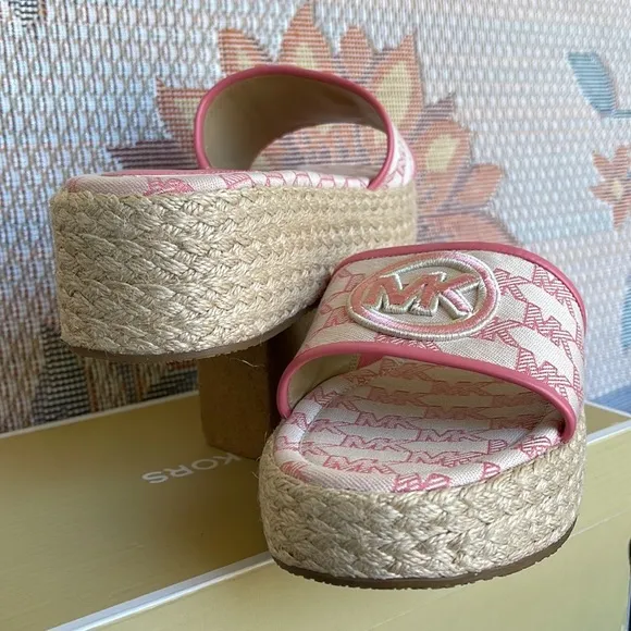 MICHAEL KORS SADLER WEDGEMK OUTLINE JQD/EMB MKTEA ROSE49S3SDFA1Y