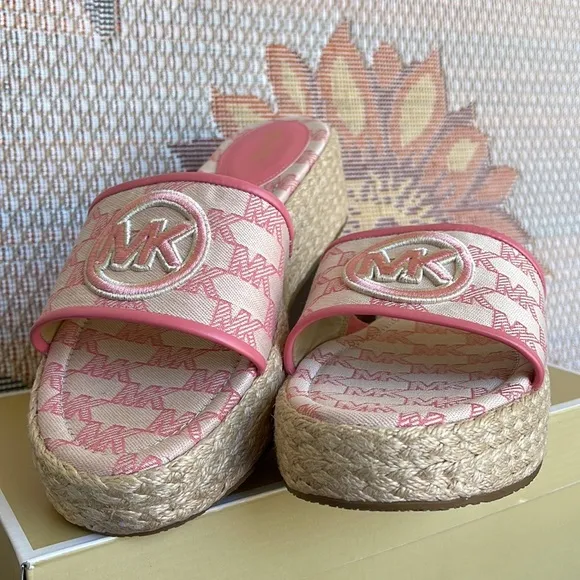 MICHAEL KORS SADLER WEDGEMK OUTLINE JQD/EMB MKTEA ROSE49S3SDFA1Y