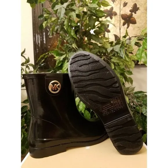 MICHAEL KORS WOMEN'S BENJI RAIN BOOTIE LOGO BOOTS