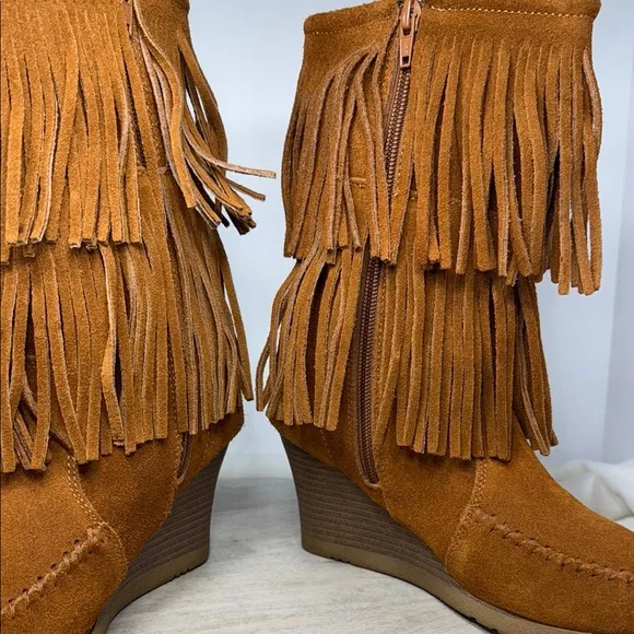 Minnetonka Fringed Suede Wedge Boots - Tan size 9.5