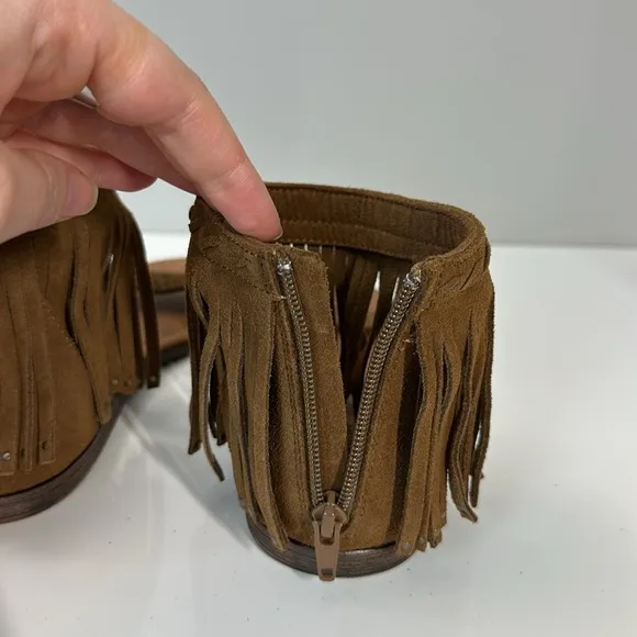 Minnetonka Savona Boho Zip Back Fringe Sandals Size 10 Festival Coachellla