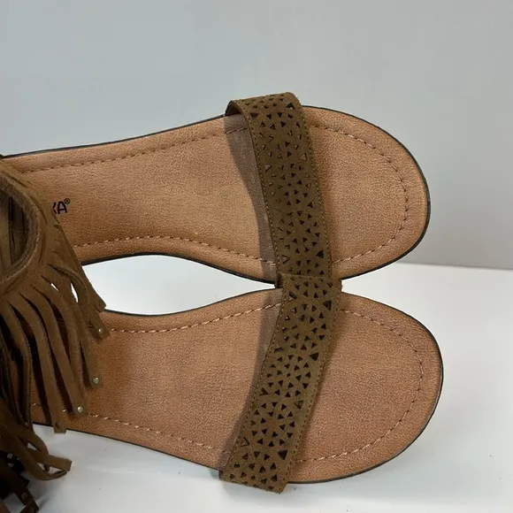 Minnetonka Savona Boho Zip Back Fringe Sandals Size 10 Festival Coachellla