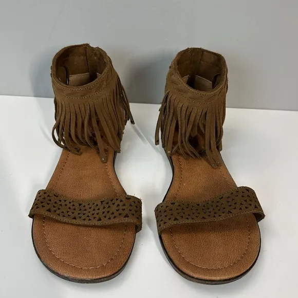 Minnetonka Savona Boho Zip Back Fringe Sandals Size 10 Festival Coachellla