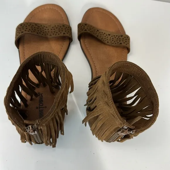 Minnetonka Savona Boho Zip Back Fringe Sandals Size 10 Festival Coachellla