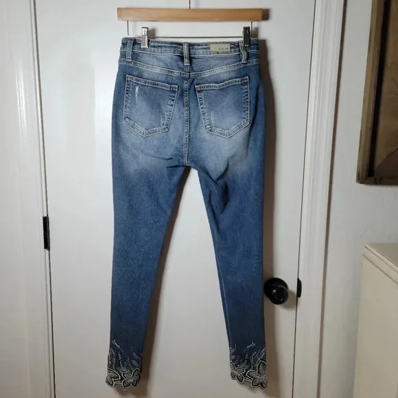 Miss Me Embroidered Ankle Skinny Jeans | Size 26