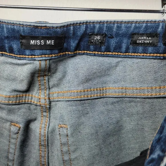 Miss Me Embroidered Ankle Skinny Jeans | Size 26