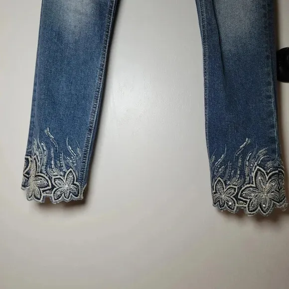 Miss Me Embroidered Ankle Skinny Jeans | Size 26