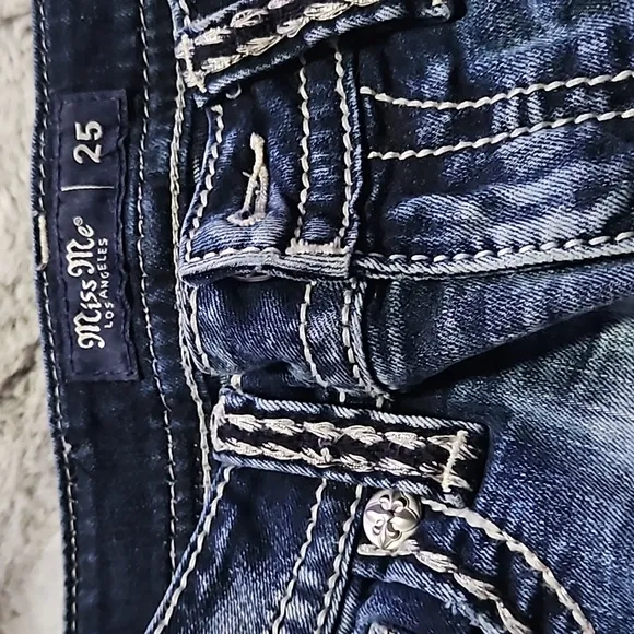 Miss Me mid-rise factory distressed shorts size 25