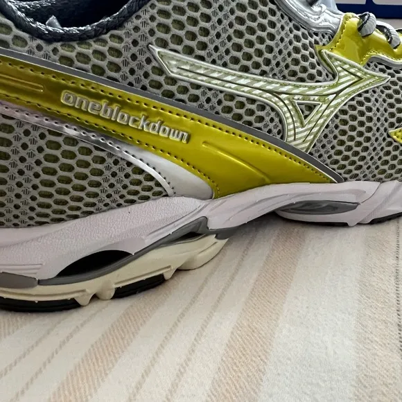 Mizuno Wave Rider 10 &quot;Amazon&quot; x One Block Down &quot;Flame Wave” D1GD232702 Size 10.5