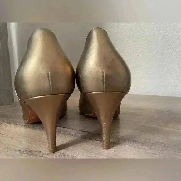 Moschino Women’s Vintage Gold Pumps With Bows Shoes Size 7.5