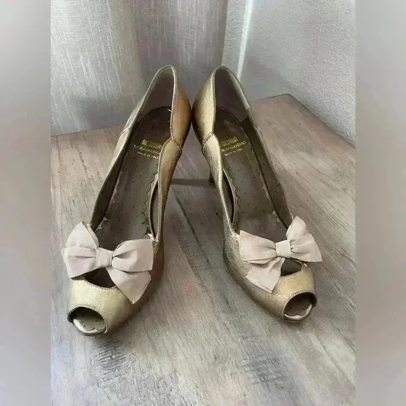 Moschino Women’s Vintage Gold Pumps With Bows Shoes Size 7.5