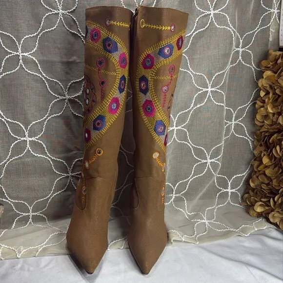 (N7) Schutz cowboy boots, embroidered leather, collaboration with Aldo, size 5 B