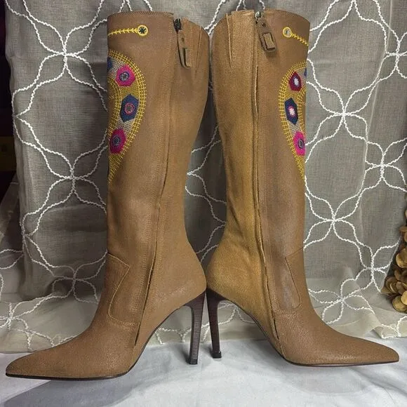 (N7) Schutz cowboy boots, embroidered leather, collaboration with Aldo, size 5 B