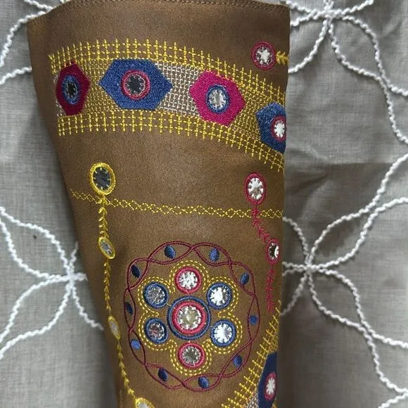 (N7) Schutz cowboy boots, embroidered leather, collaboration with Aldo, size 5 B
