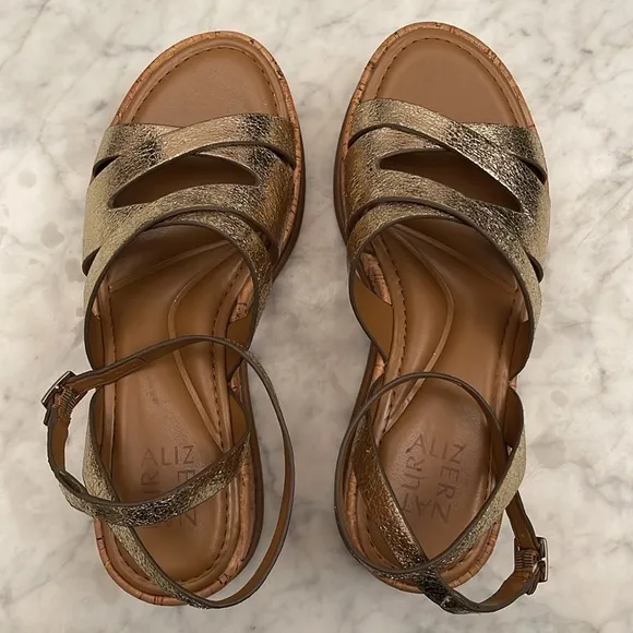 Natulizer woman’s sandals size 7 1/2
