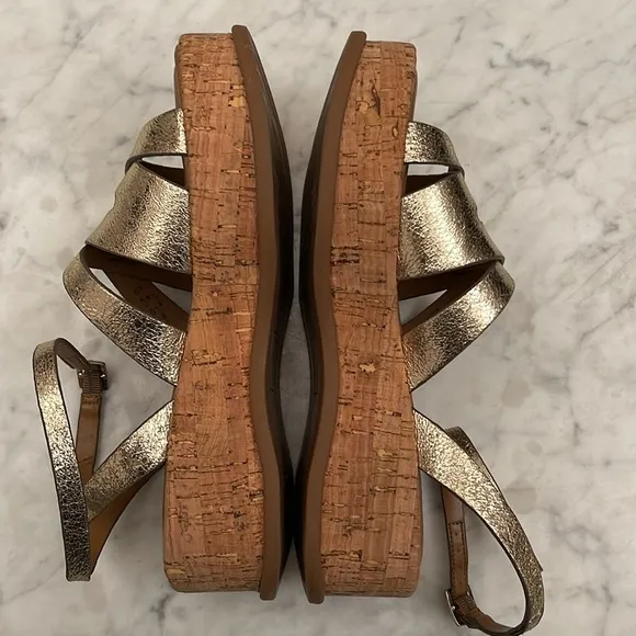 Natulizer woman’s sandals size 7 1/2
