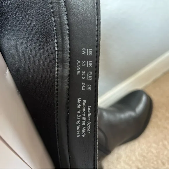 NATURALIZER JESSIE Black Knee-High Boots with Buckle Accents size 8w