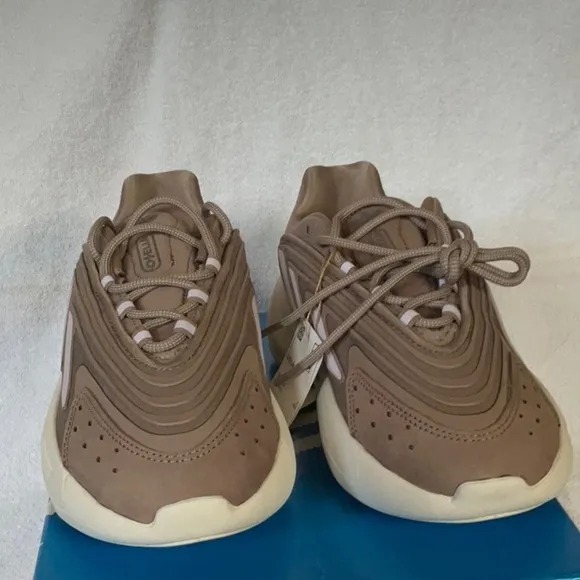 NEW ADIDAS Brown Ozelia Sneakers, Size 6.5