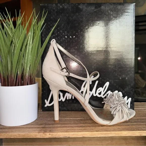 NEW Anthropology SAM EDELMAN Aisha Heels Suede Fringe High Heel Sandal Greige