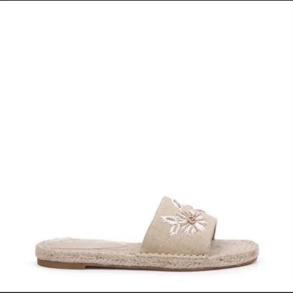 NEW Badgley Mischka Jewel Kyrene Espadrille Sandals Beaded Fabric Beige Tan