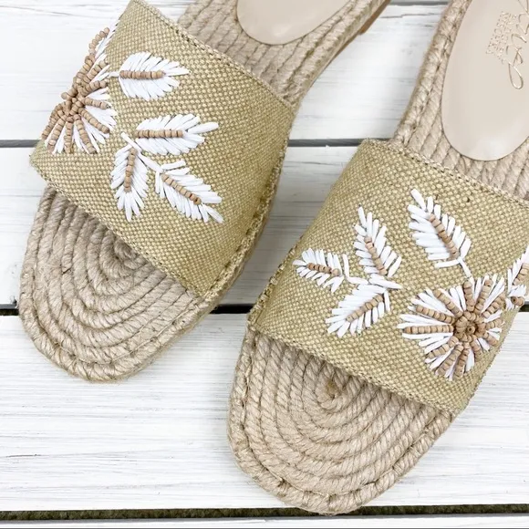 NEW Badgley Mischka Jewel Kyrene Espadrille Sandals Beaded Fabric Beige Tan