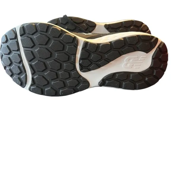New Balance 520 V7 Women’s Running Shoes – Black &amp; White, Size 7 (Fits Like 6)