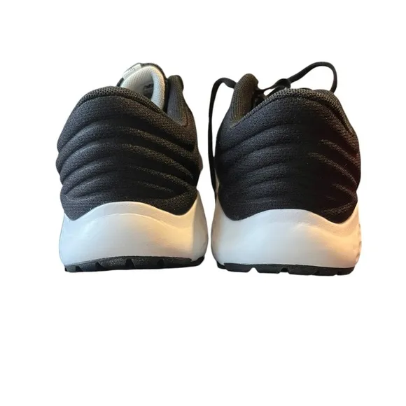 New Balance 520 V7 Women’s Running Shoes – Black &amp; White, Size 7 (Fits Like 6)