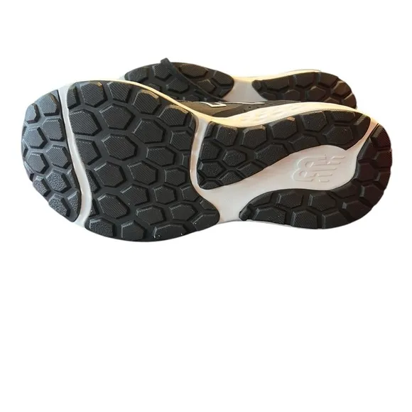New Balance 520 V7 Women’s Running Shoes – Black &amp; White, Size 7 (Fits Like 6)