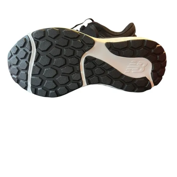 New Balance 520 V7 Women’s Running Shoes – Black &amp; White, Size 7 (Fits Like 6)