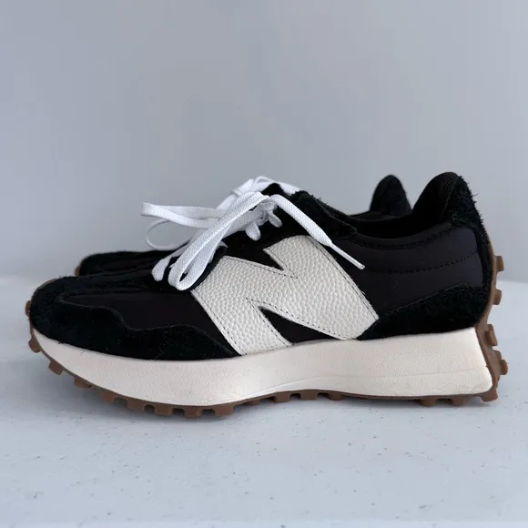 New Balance Classics 327 Black &amp; White Sneakers Trainers Women's 6.5 Shoes
