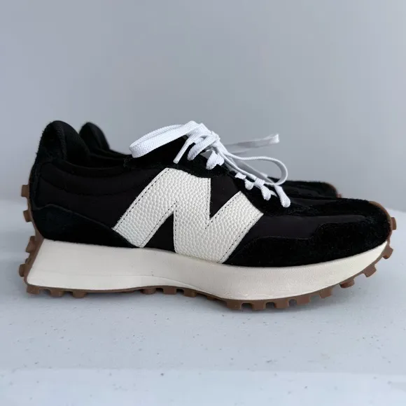 New Balance Classics 327 Black &amp; White Sneakers Trainers Women's 6.5 Shoes