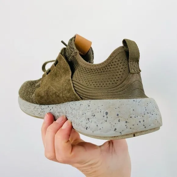 New Balance Green Suede &amp; Mesh Sneakers Speckled Sole