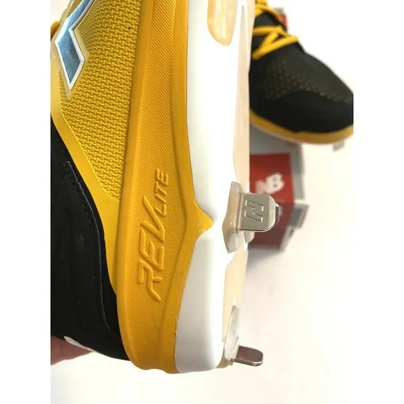 New Balance Low-Cut 3000v4 Metal Baseball Cleats