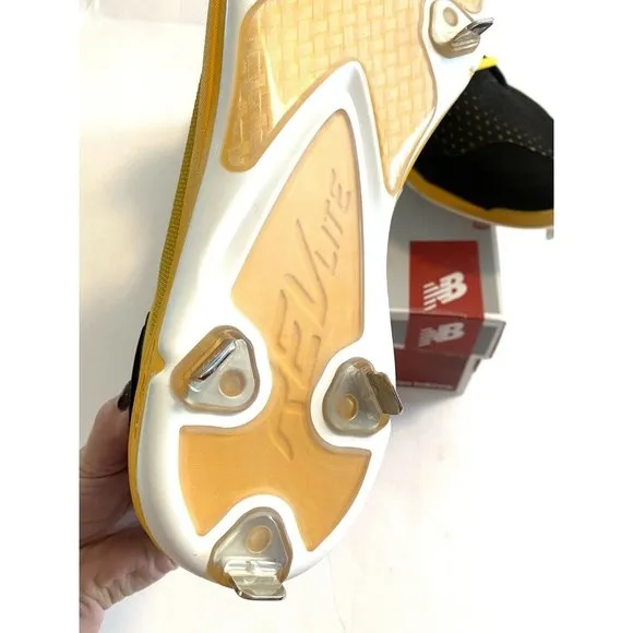 New Balance Low-Cut 3000v4 Metal Baseball Cleats