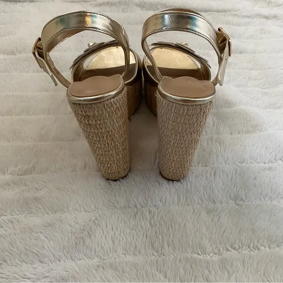 New BAMBOO Gold Flower Wedge Sandals with Ankle Strap Size 10