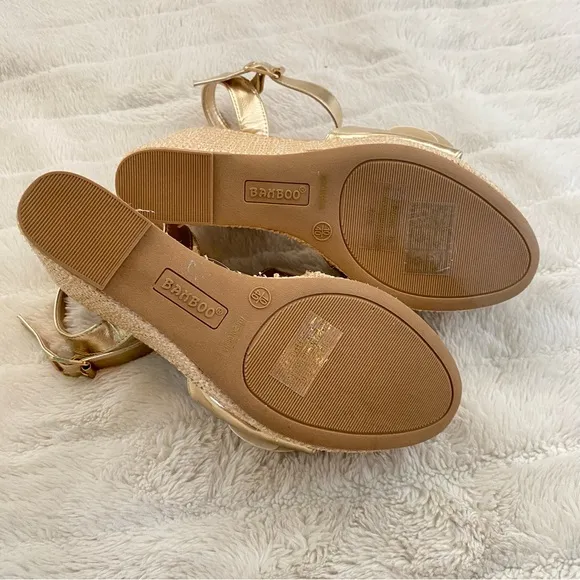 New BAMBOO Gold Flower Wedge Sandals with Ankle Strap Size 10