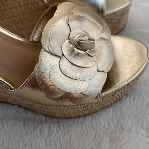 New BAMBOO Gold Flower Wedge Sandals with Ankle Strap Size 10
