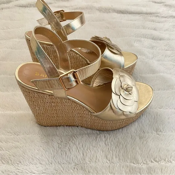 New BAMBOO Gold Flower Wedge Sandals with Ankle Strap Size 10