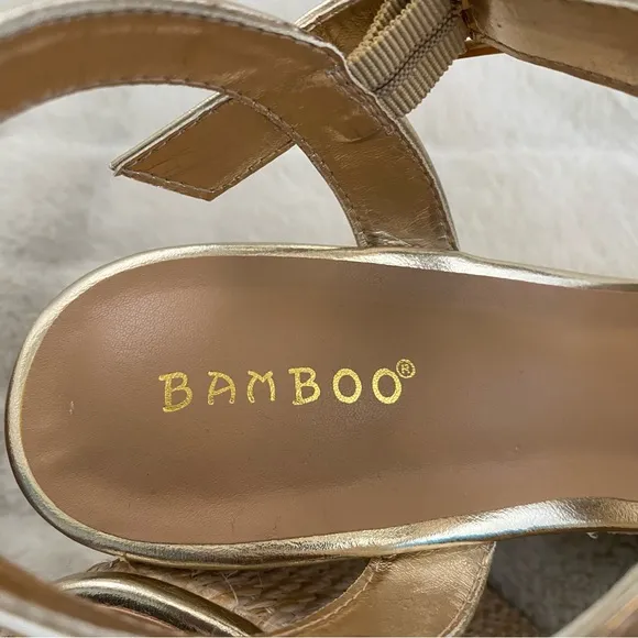 New BAMBOO Gold Flower Wedge Sandals with Ankle Strap Size 10