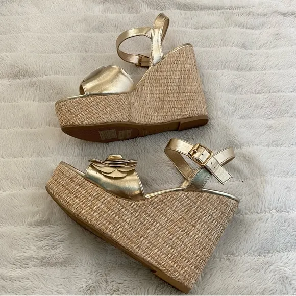 New BAMBOO Gold Flower Wedge Sandals with Ankle Strap Size 10