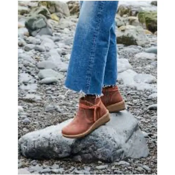 NEW Born Vaughn Ankle Boots Booties Shoes Womens Size 9 Brown Rust Suede Fringe