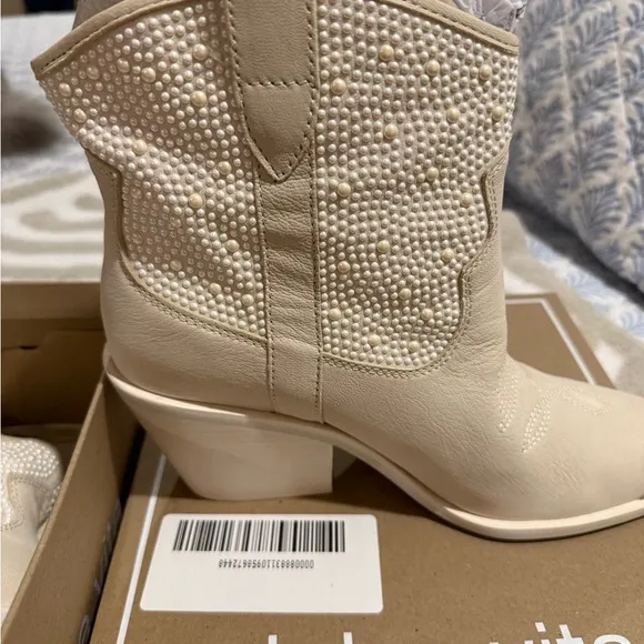 New Dolce Vita Nashe off white pearls Women's Cream Western Ankle Boots size 12M
