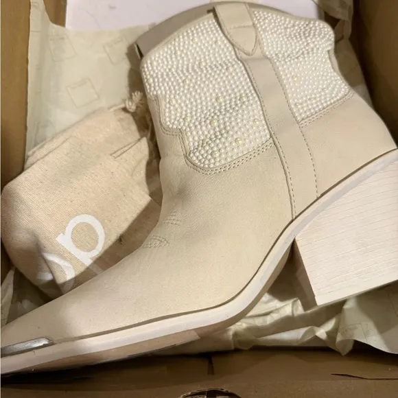 New Dolce Vita Nashe off white pearls Women's Cream Western Ankle Boots size 12M