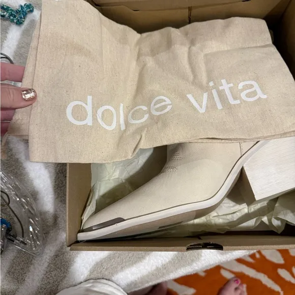 New Dolce Vita Nashe off white pearls Women's Cream Western Ankle Boots size 12M